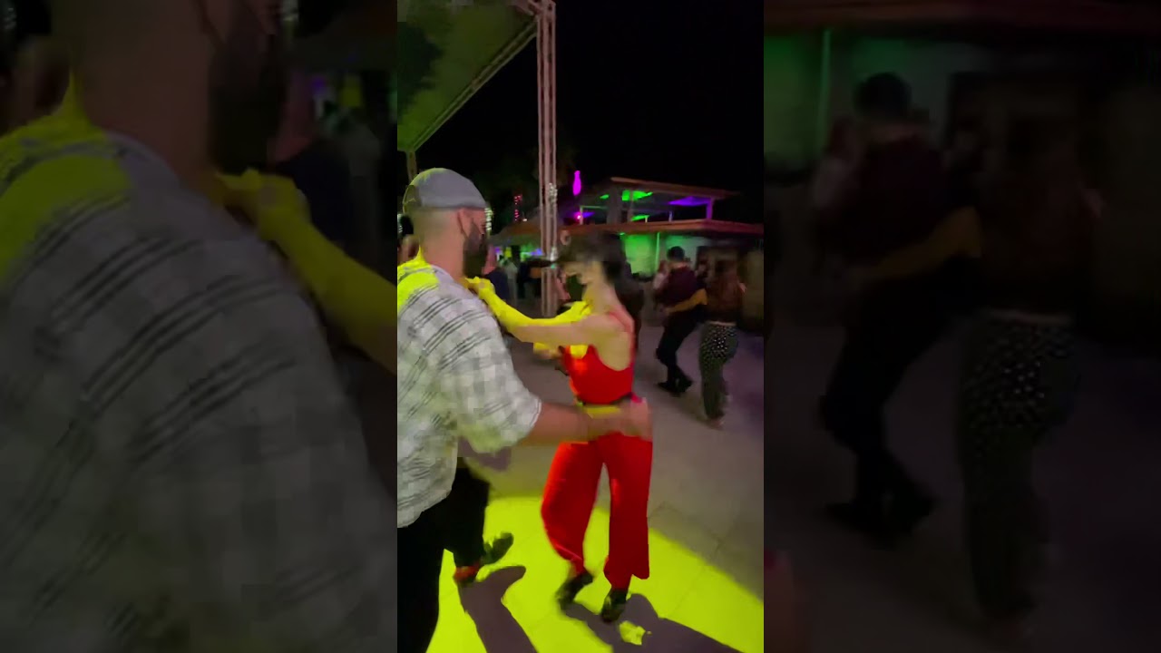 Anita Santos & Samuel Funflow - Salsa Social Dance [Roberto Roena - Mi desengaño]