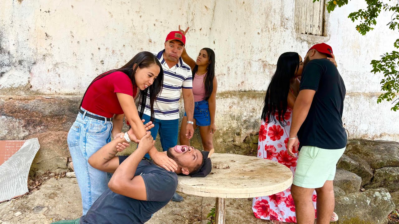 A patroa contratou com seu amante pra ele trabalhar de gerente com o seu marido veja ￼￼￼