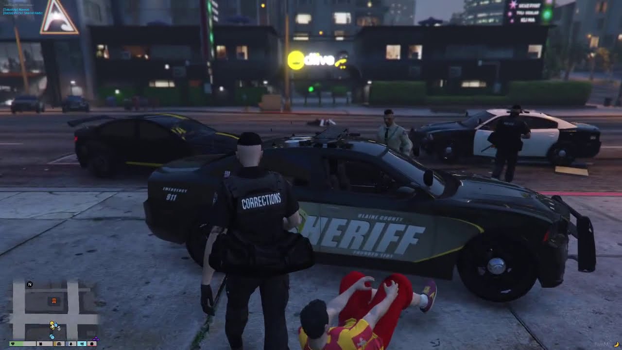 TUGAY GÖK GTA 5 POLİSLİK GÖREVİ PART 17  (tugay suçlulara ters kelepçe yapıyor)