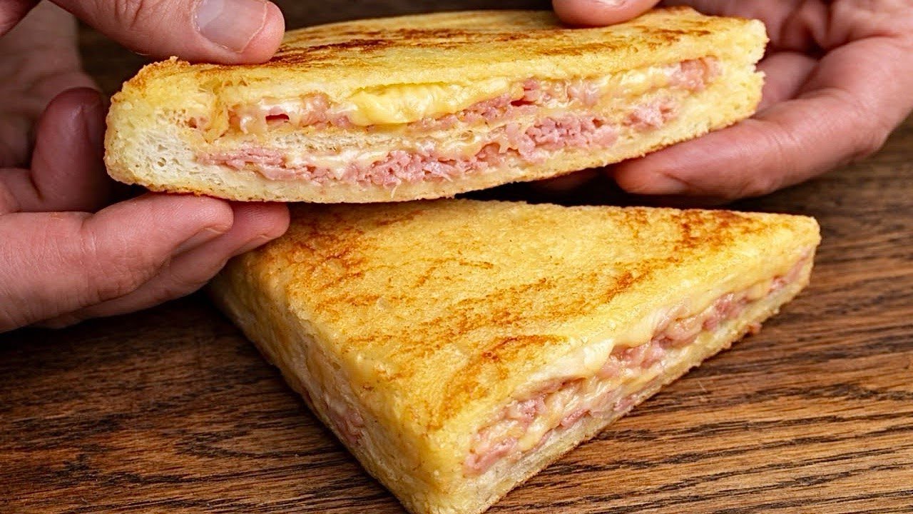 Grilled Ham and Cheese.Monte Cristo sandwich: for a tasty and quick breakfast.