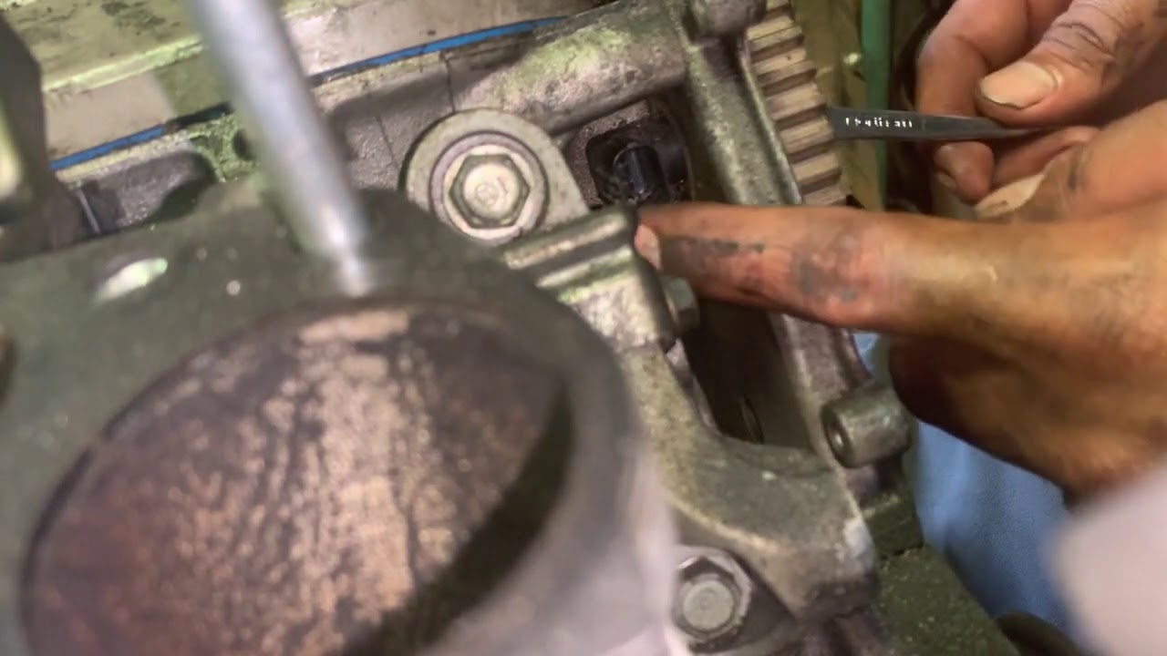 HOW TO REPLACE THE CAMSHAFT POSITION SENSOR ON A 05 AND NEWER HONDA V6 ENGINE
