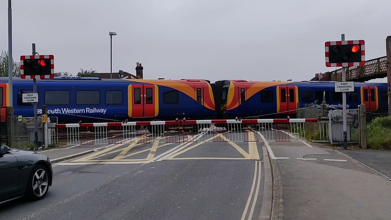 Busiest UK Crossing! Mount Pleasant Level Crossing, Southampton