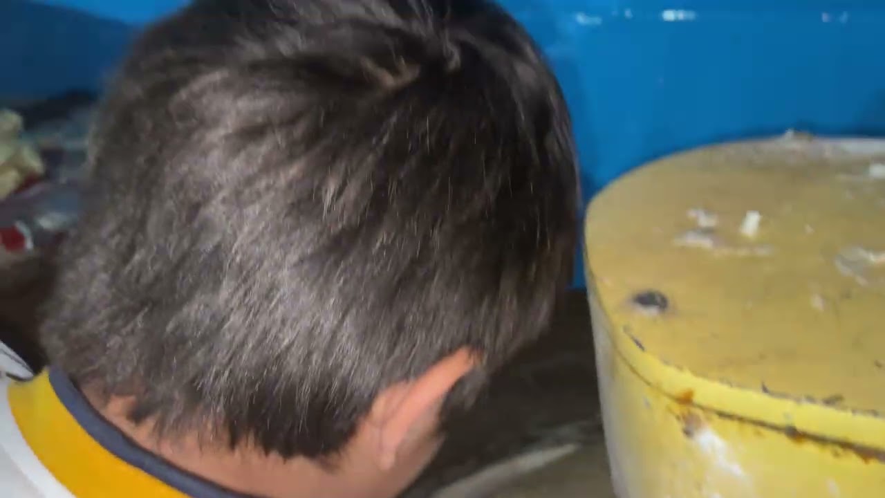 El maestro bien enojado porqe ya qiere comer  😃😁