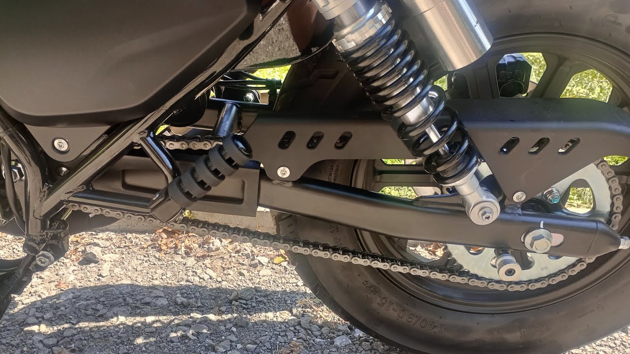 QJMOTOR SRV 125. Regulacja łańcucha