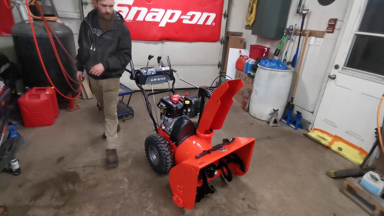 Обзор снегоочистителя Ariens Deluxe SHO 28 дюймов 306 куб. см с двумя секциями