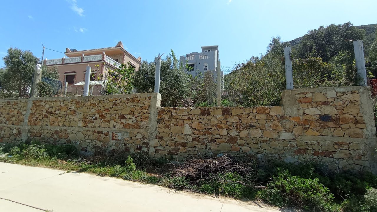 دار وغرسة غزالة 🏡 فالطبيعة الخلابة مساحة 500مترعلى الطريق 💯 منطقة ملوسة 💐 0703640826طنجة🍎🍑