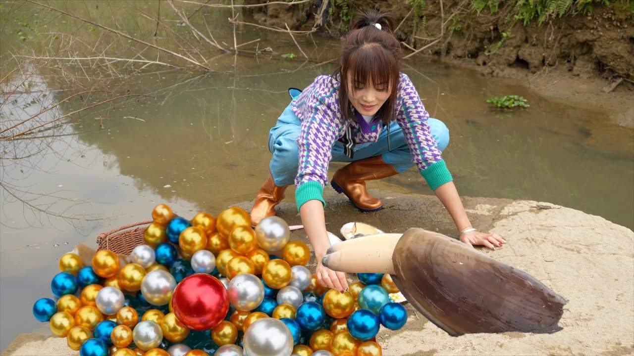 The girl picked up a mutated river clam in the wild and embarked on a journey to uncover its secrets