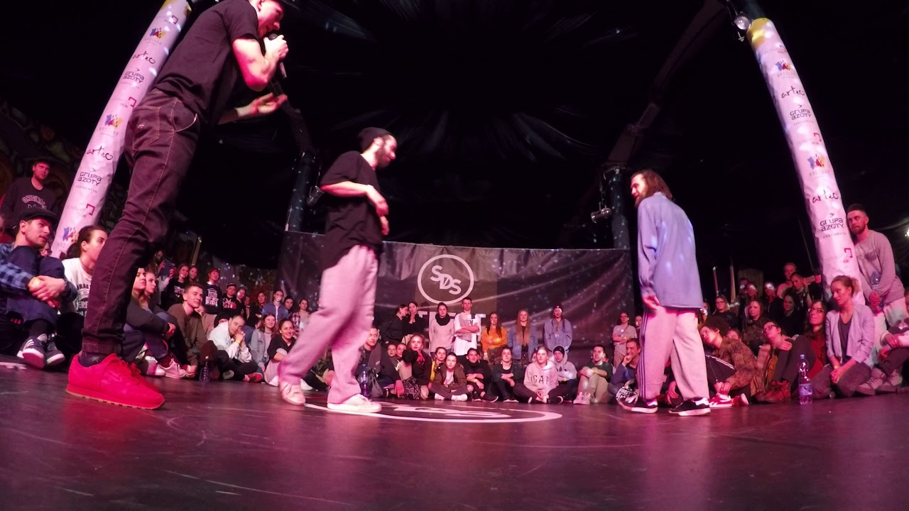 Jasiek Co Jest vs Dawid Mykietyszyn hip hop 1vs1 SDS 2018