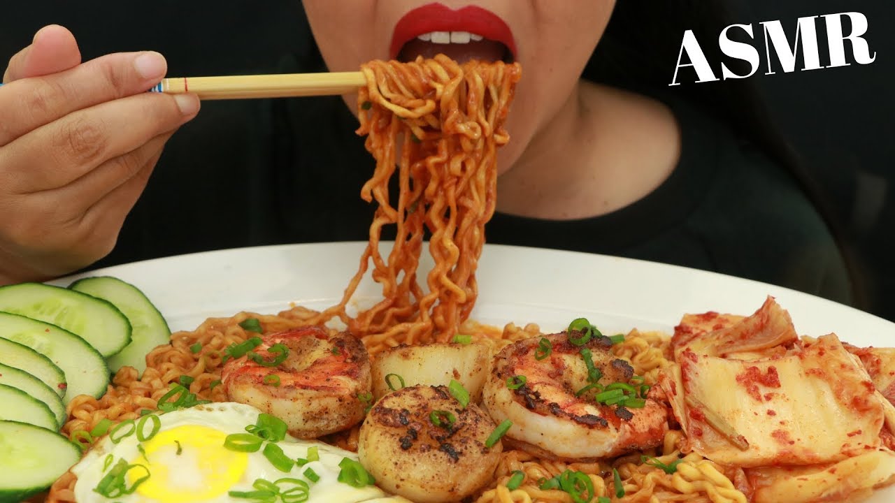 SPICY NOODLES W/ SHRIMPS, SCALLOPS & KIMCHI ~ ASMR (No Talking)