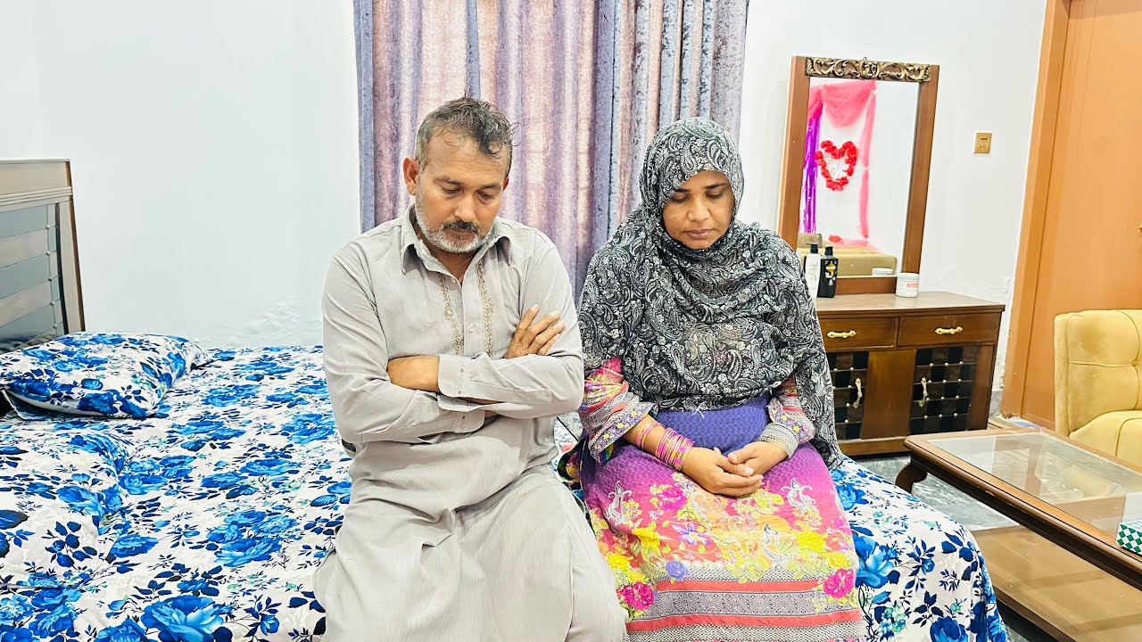 Hamari larai kis Baat pe Hoi