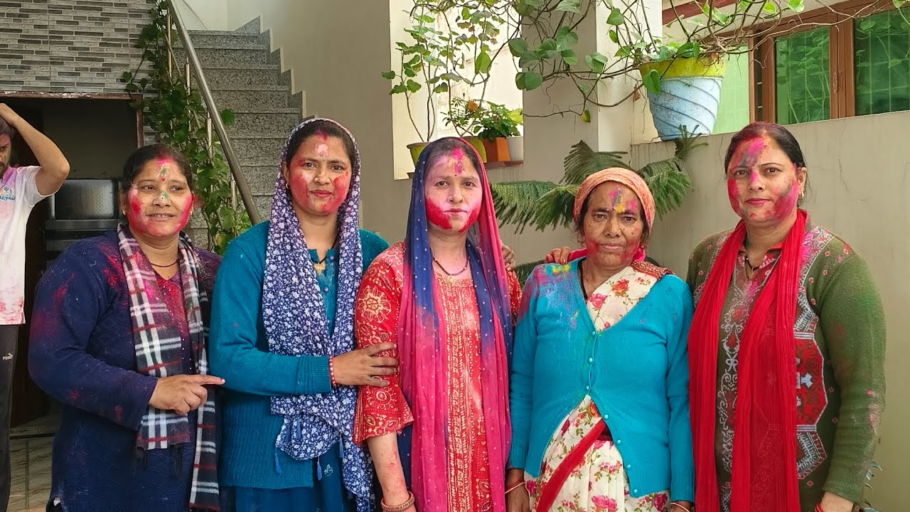 होली मनाईं सबने मिलकर मस्त आप सभी को होली की हार्दिक शुभकामनाएं हैप्पी होली 🫟🫟