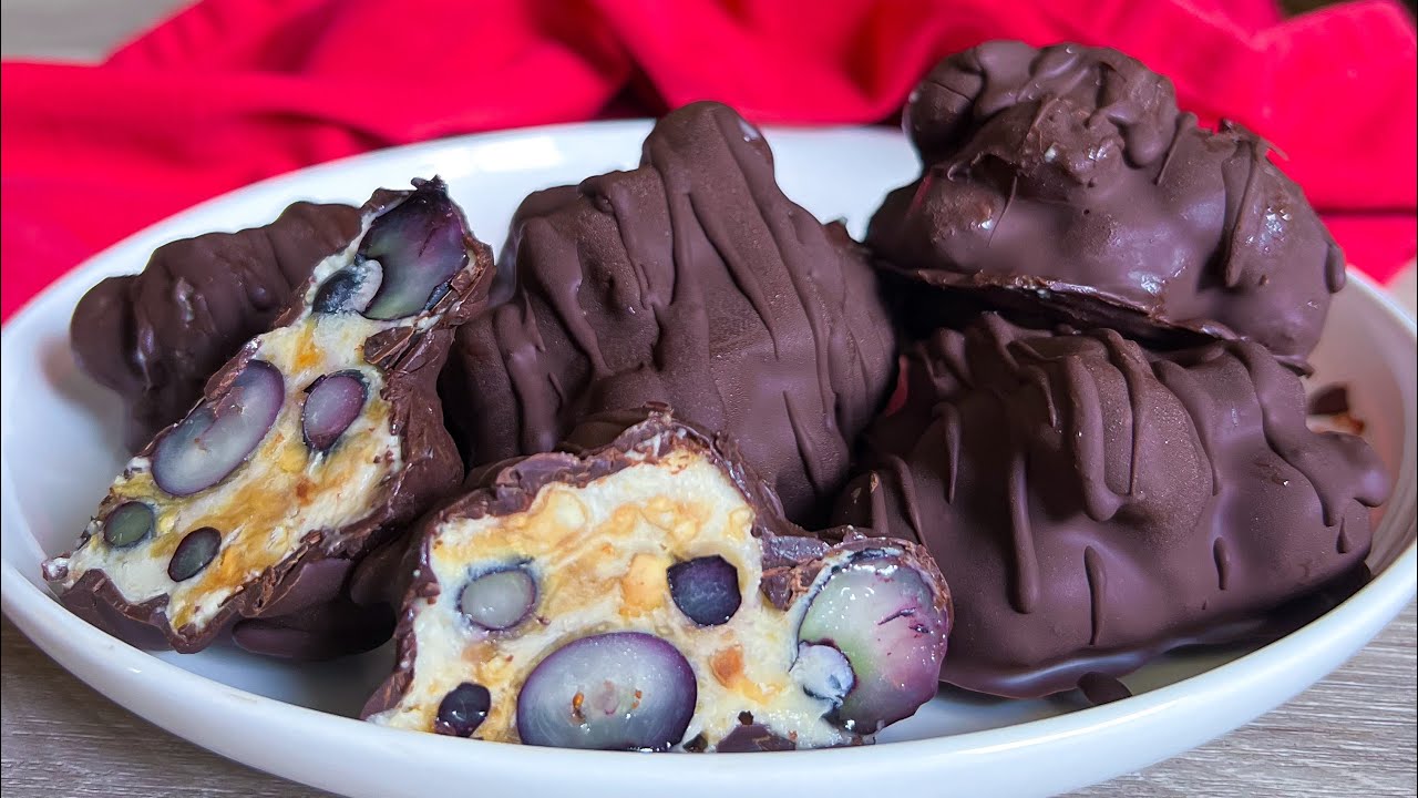 Frozen Chocolate Blueberry Yogurt Clusters (Viral Recipe!)