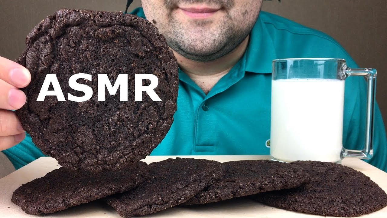 АСМР Шоколадное печенье с молоком (Звуки еды) Мукбанг