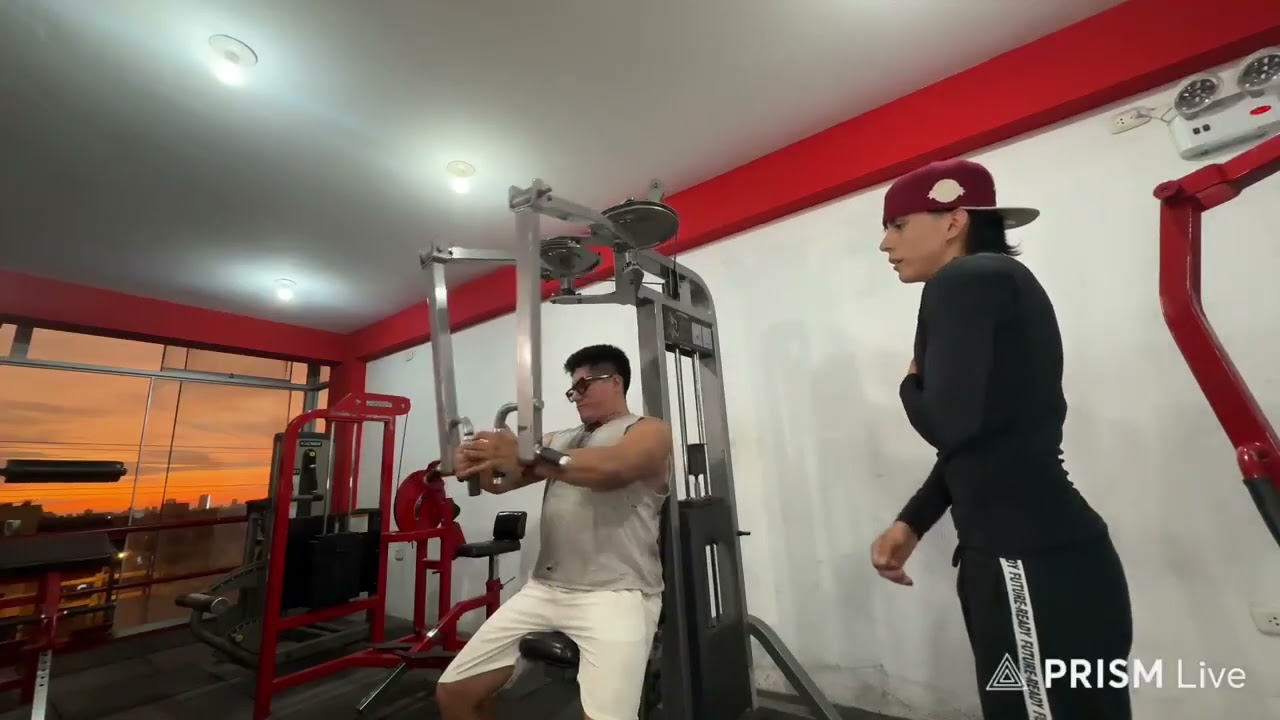 ENTRENANDO CON LA BEBA SIDERAL #brayansoto #seeb #gym #naturalito #zully #seeb #profenalgas #milenka