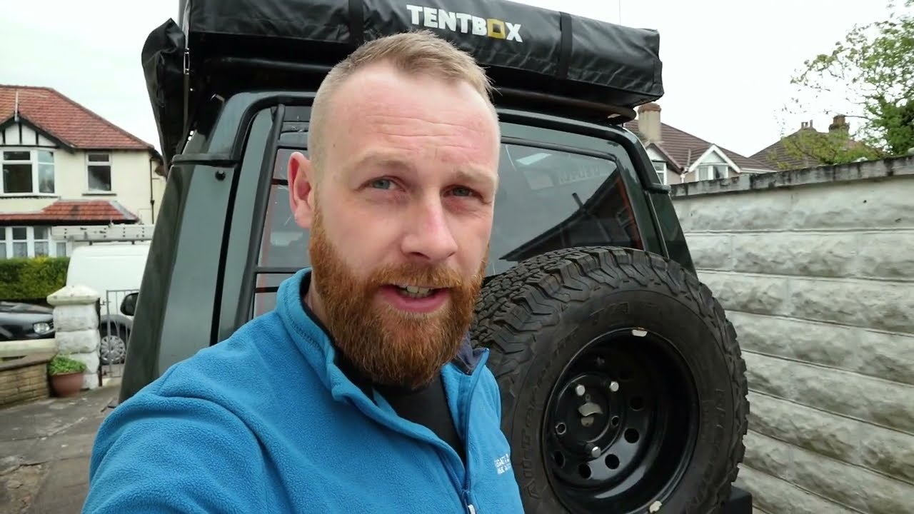 How to replace a tailgate hinge on a Discovery 1