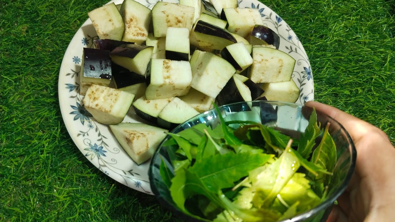 বেগুনের সঙ্গে অল্প একটু নিমপাতা দিয়ে দারুণ স্বাদের রেসিপি।।Begun Neem Pata Recipe....