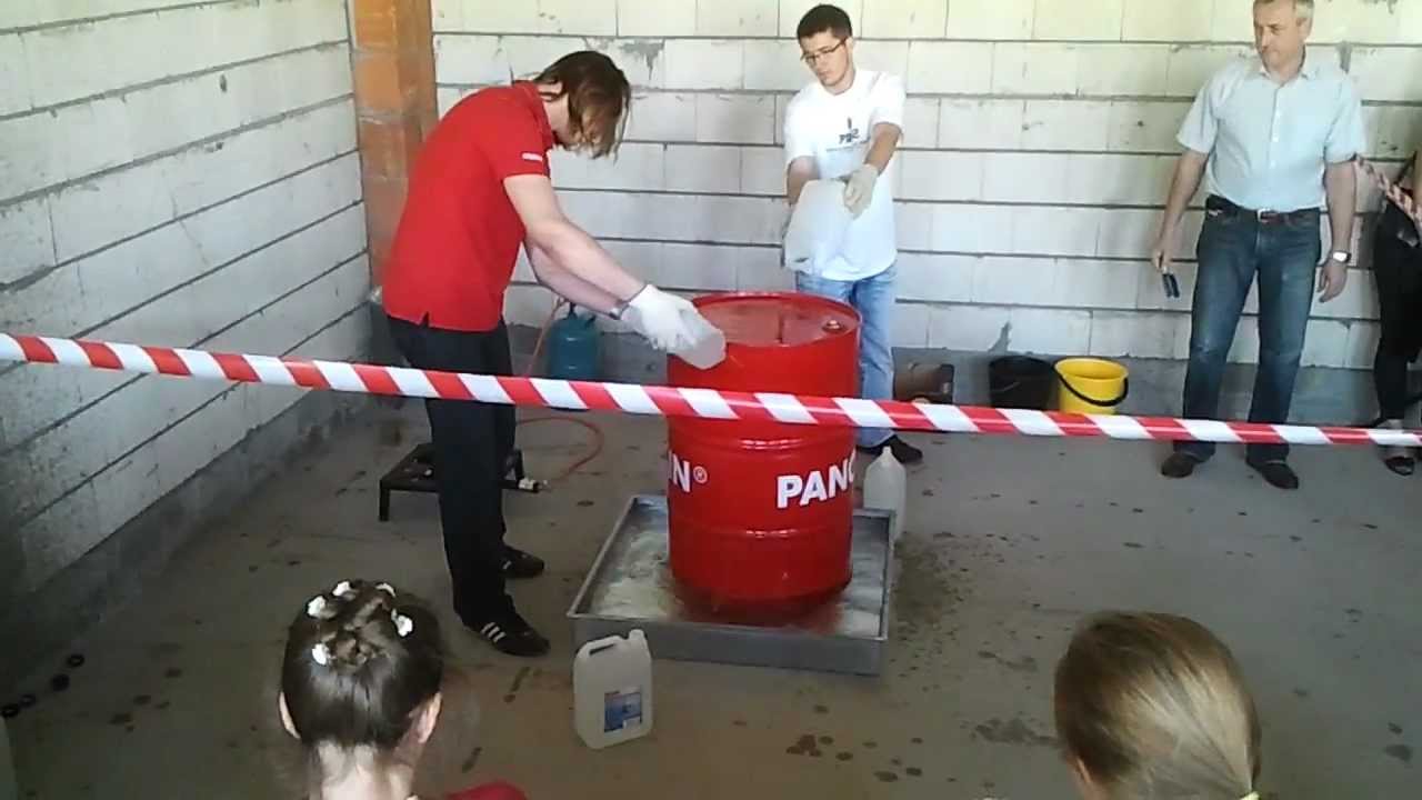 Implozja beczki PWSZ Piła w ramach Akademii Młodych Odkrywców | Barrel implosion