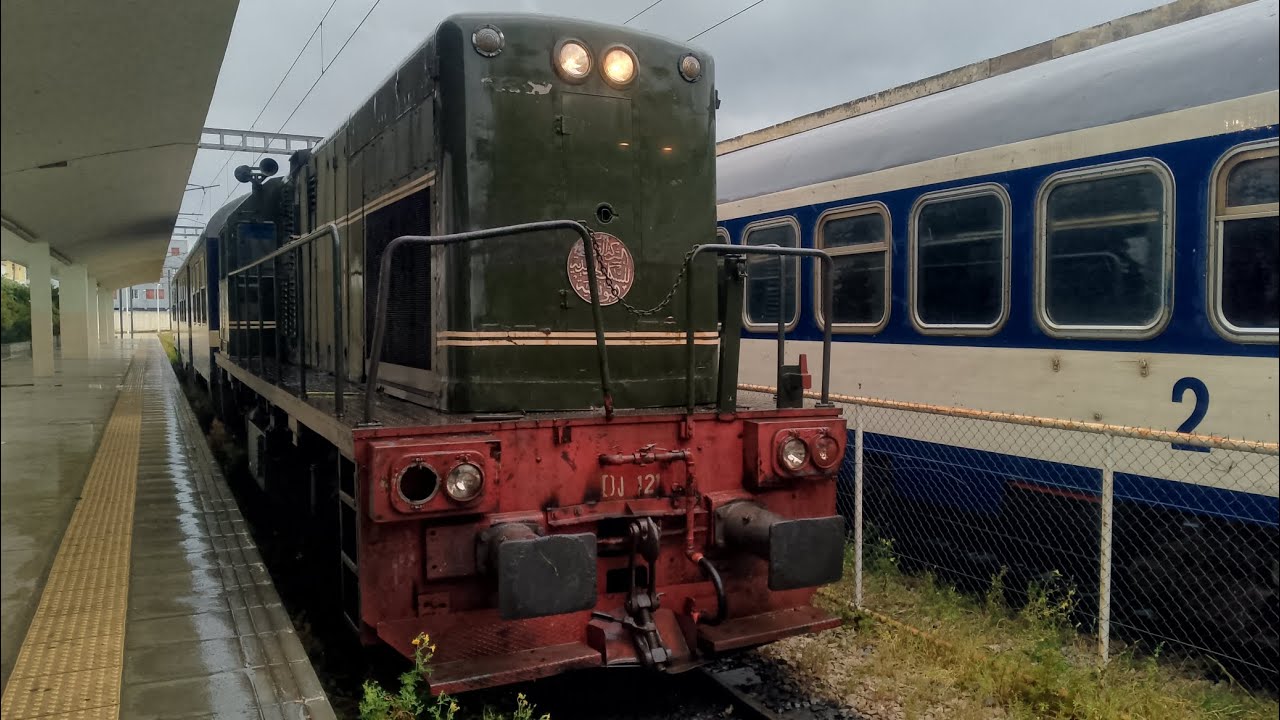 Tunisia Trains: Locomotive DJ121 at tunis station.   Fifty seconds of General Electric engine sound!