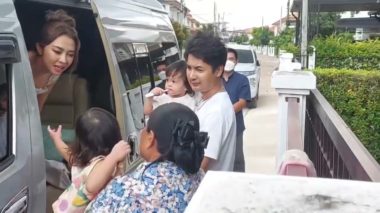 🆎น้องเพชรน้องพลอยส่งแม่จ๋า#แอนอรดี ไปทำงาน ต้าวแฝดใจฟู บ่นใหญ่เลย