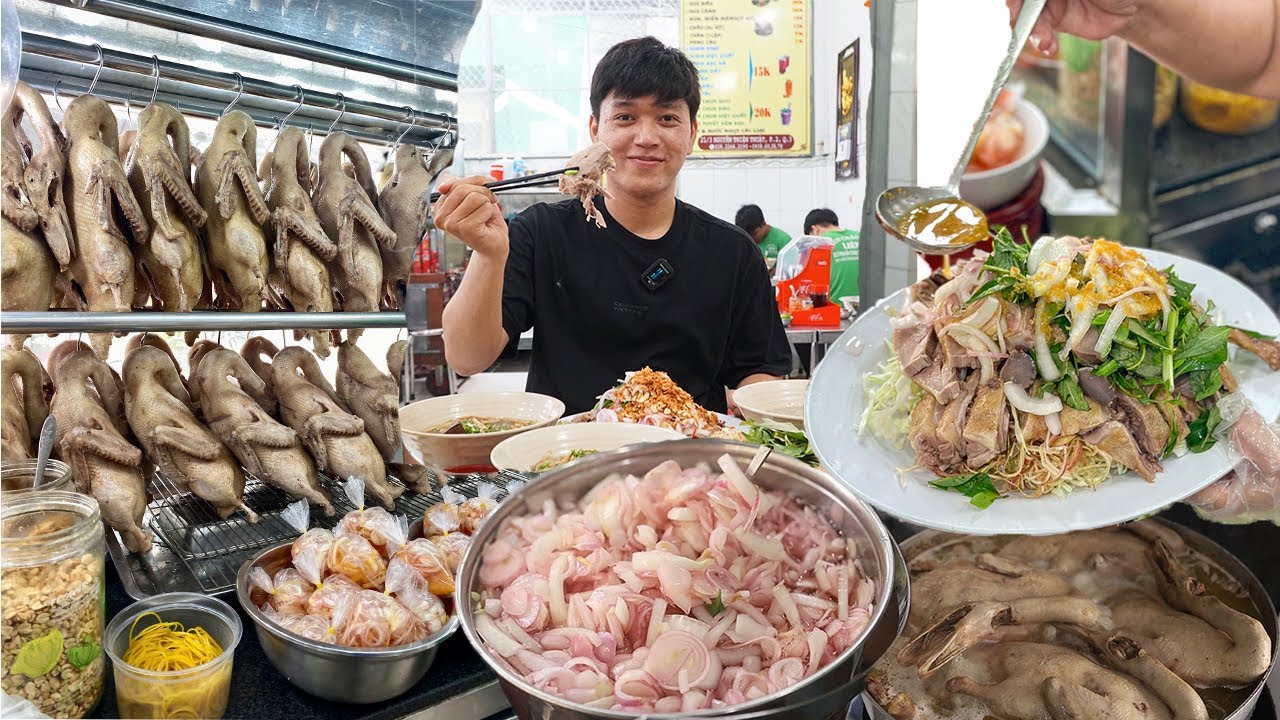 Đông lắm quán Gỏi Vịt Gia Truyền mỗi ngày bán vài trăm con vịt, khách quen ghé tấp nập