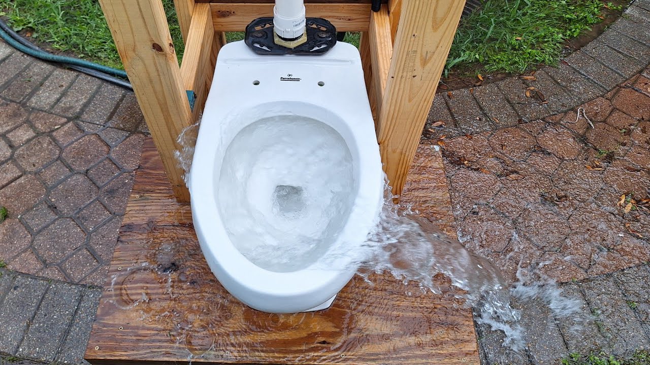1999 Porcelamex Toilet on an 18 Gallon High Tank