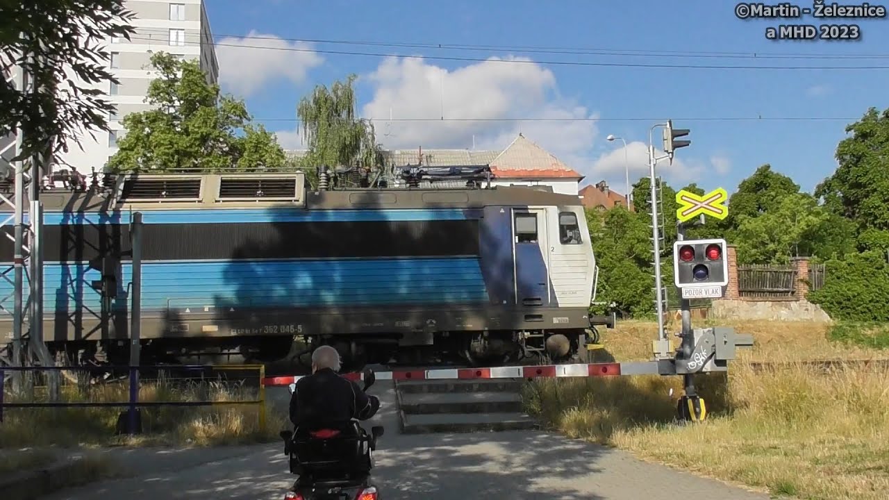 železniční přejezd Plzeň zastávka - P886 / 04.07.2023 / Czech railroad crossing