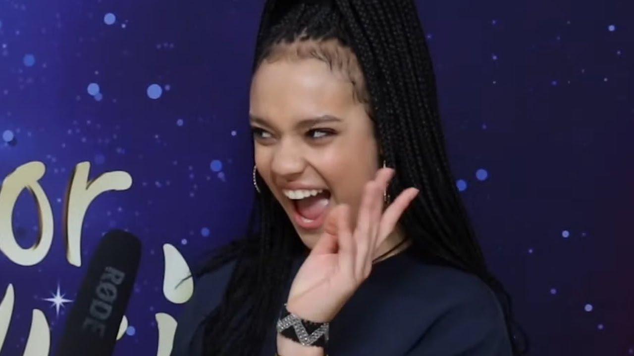 sara james being an icon for 3 minutes straight