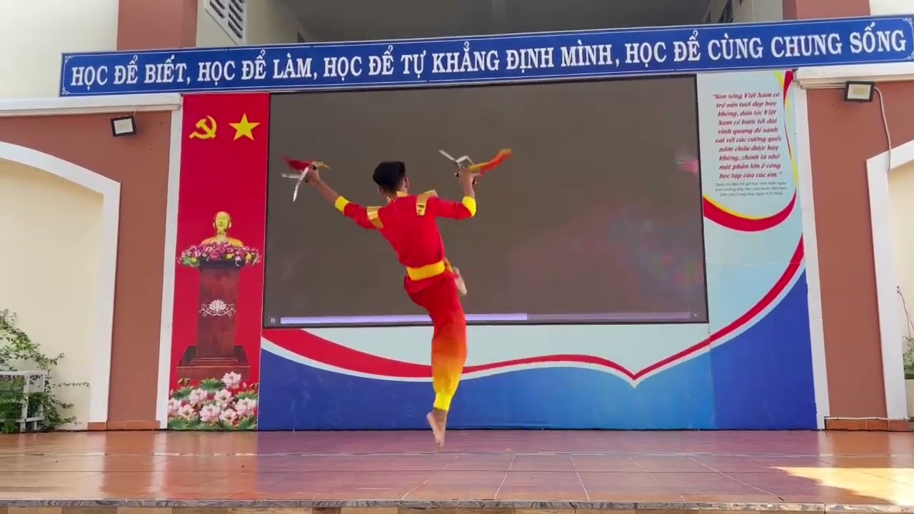 Múa nhảy 20/11/2026 lớp 12A11 trường NVT