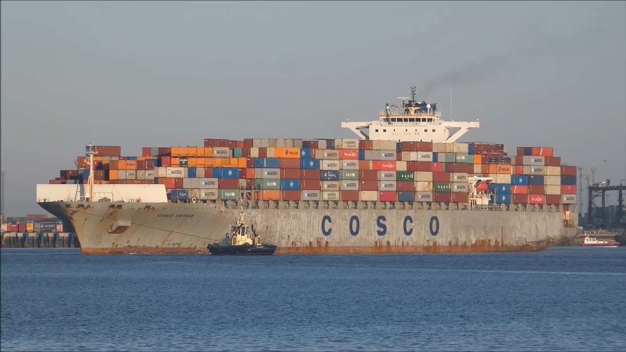 Cosco Vietnam arrives and swings with 2 tugs for Trinity 7, port side to.    18th March 2022