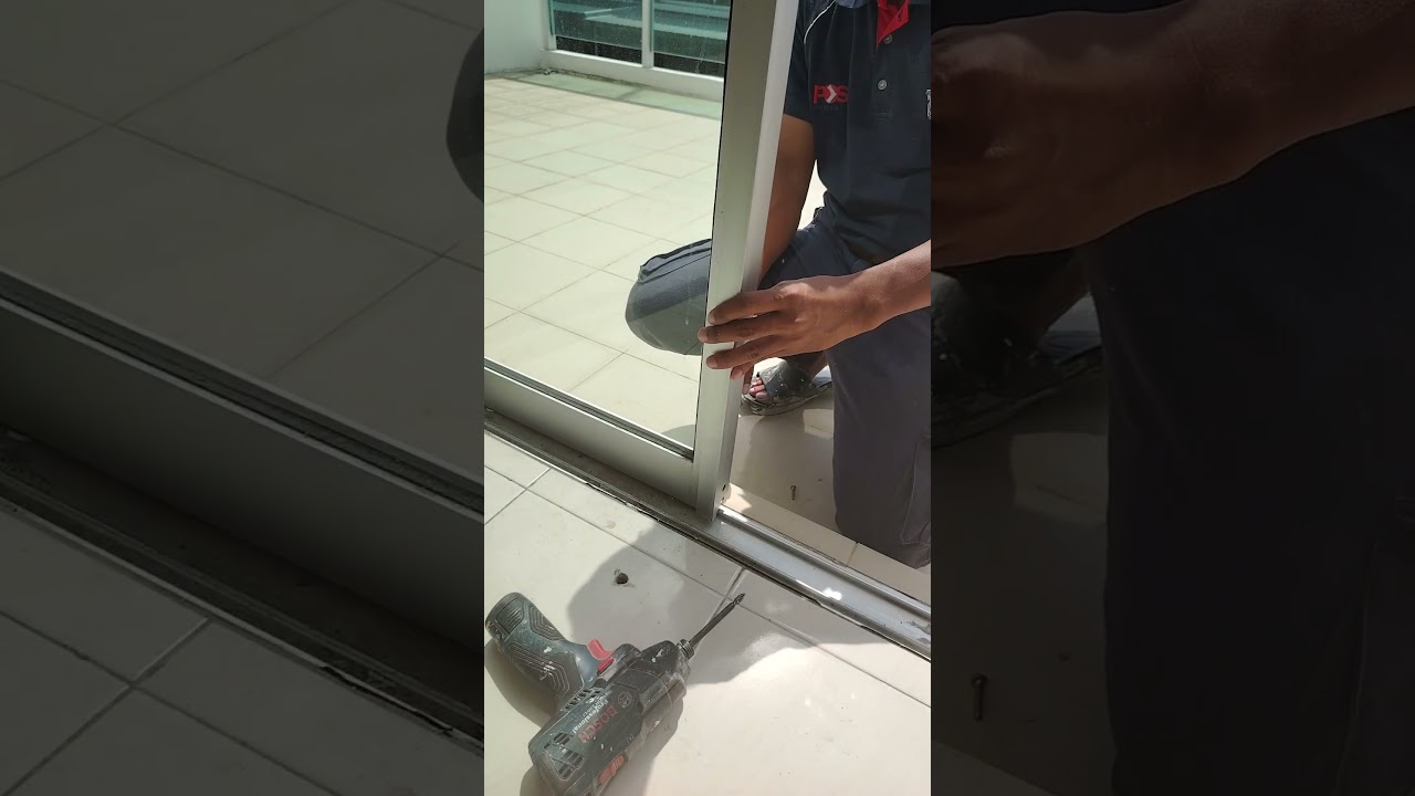 Tukar roda pintu sliding aluminium #shidigentukang