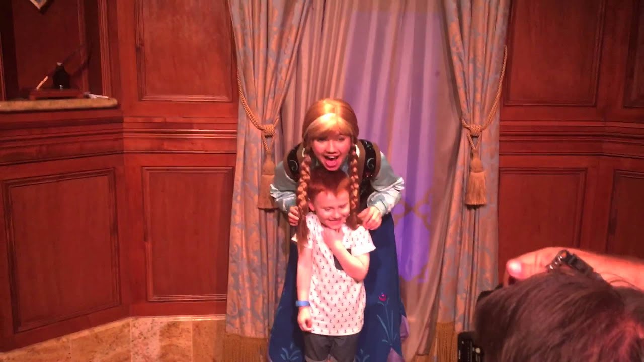 Walt Disney World October 2015 Trip:Quinn meets Elsa and Anna and gets all shy!