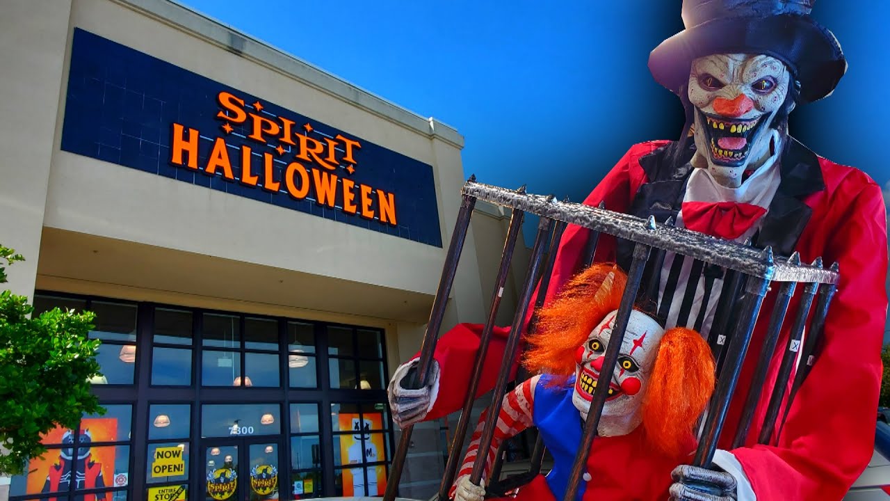 SPIRIT HALLOWEEN 2020 inside ABANDONED OFF BROADWAY SHOE STORE at PINELLAS PARK FLORIDA !!