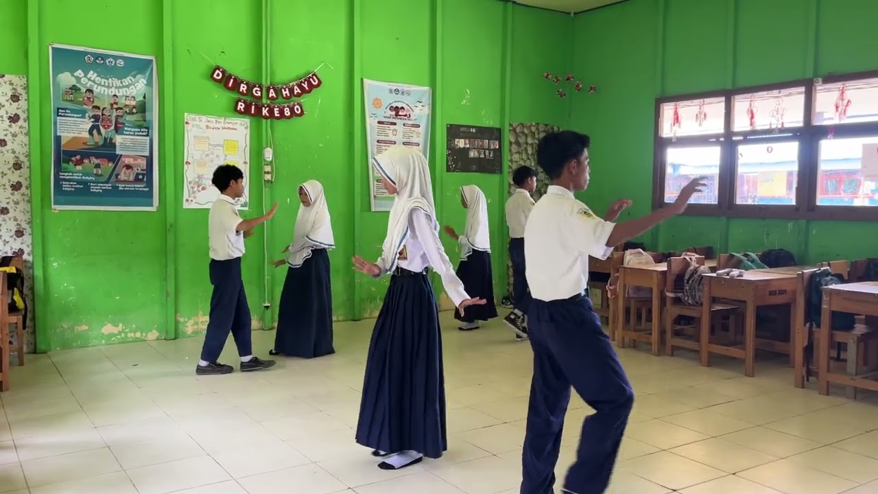 Tari Japin Sigam 8B Kelompok 3 2025-2026