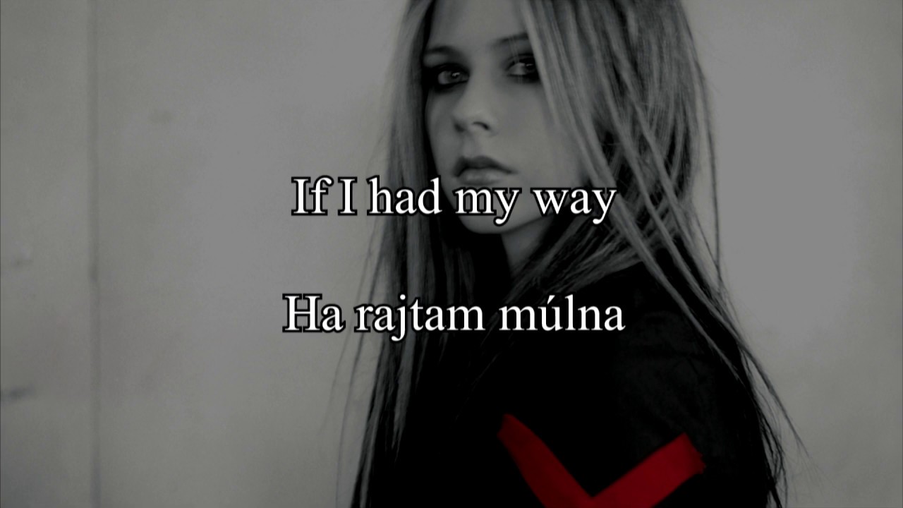 Avril Lavigne - Fall To Pieces (lyrics + magyar dalszöveg)