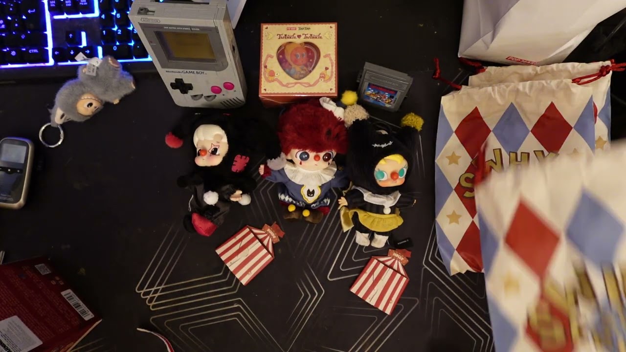Unboxing more stuff from Pop Mart! 