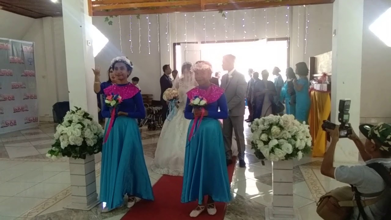 Tarian Pengiring Pengantin(Penari GKKD Felavauw sentani)