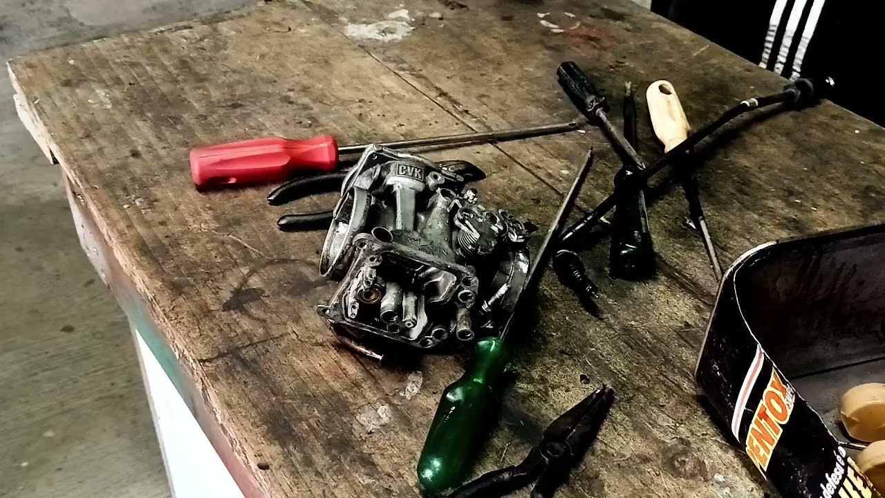 Carburador da Kawasaki vulcan vn800, limpeza completa em casa.