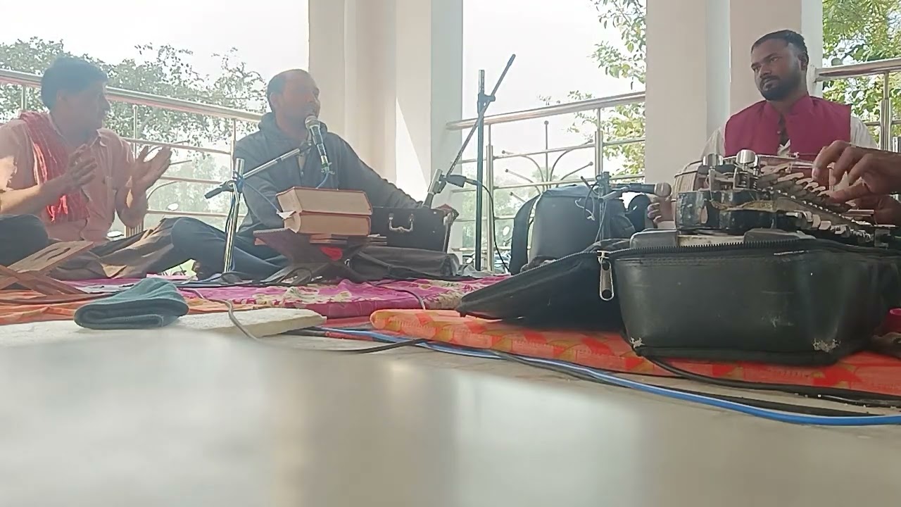Siya laxman ke sang, khele Holi mein rang
