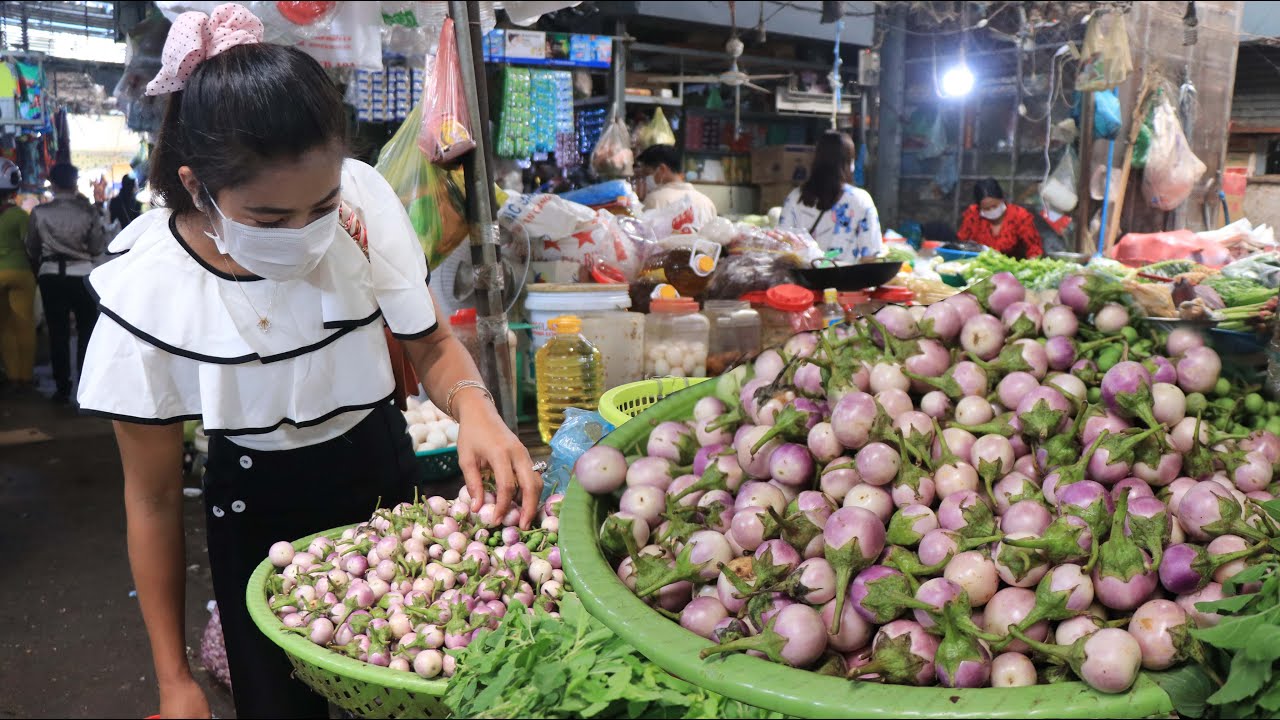 Buy ingredient for market to make steamed fish paste with ground pork / Market show