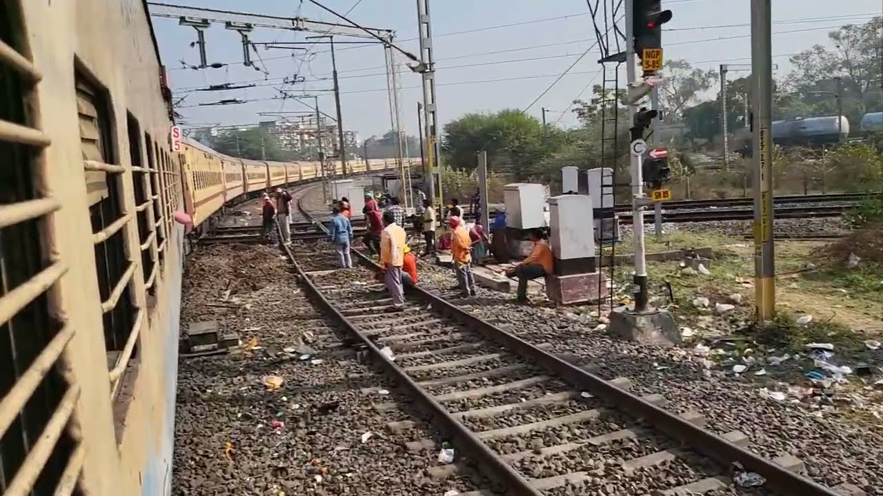 Diamond crossing & Nagpur jn departure|| 12129 azad hind sf exp #icftrain #12129 #trainannouncement