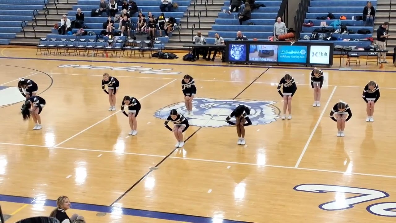 Tess basketball cheerleaders 
