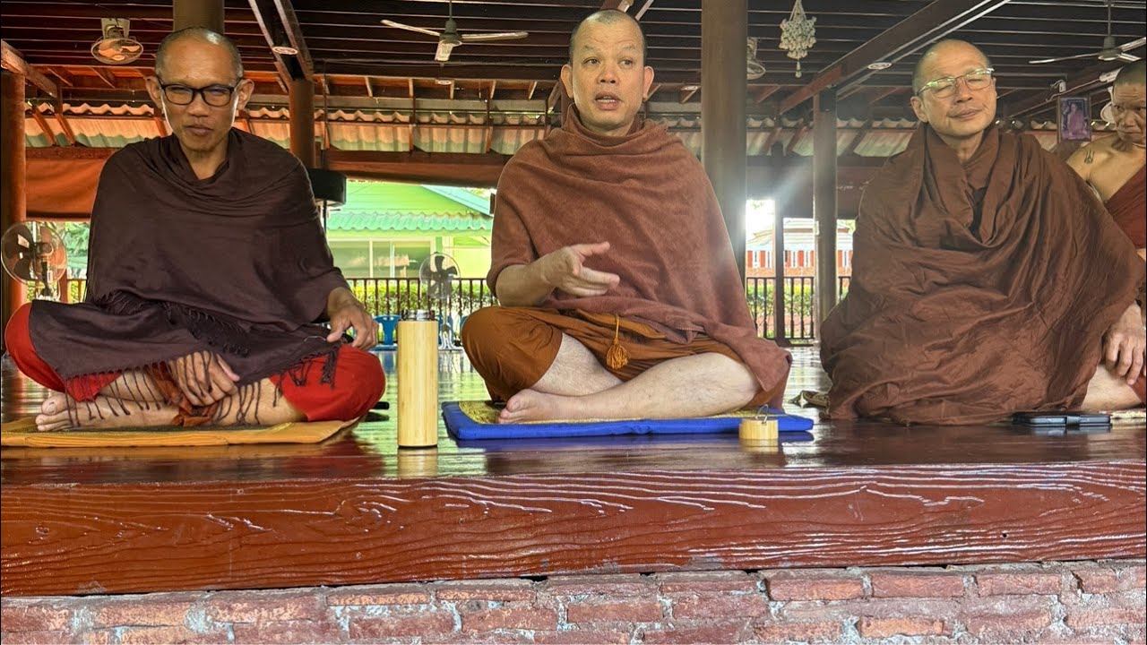 บรรยากาศบิณฑบาตเช้า ณ ตลาดช่องเม็ก 1/3/69