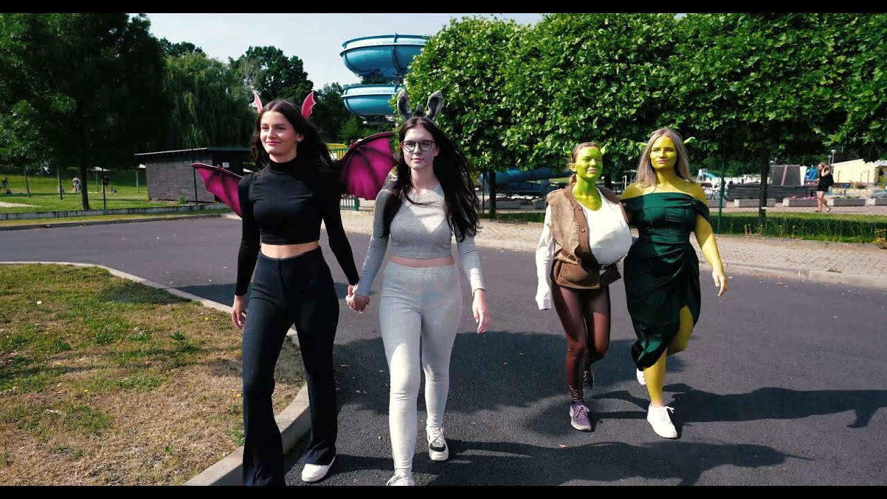 Filmová noc - Gymnázium Žatec ( oktáva )  - pozvánka na maturitní ples 26.1.2024