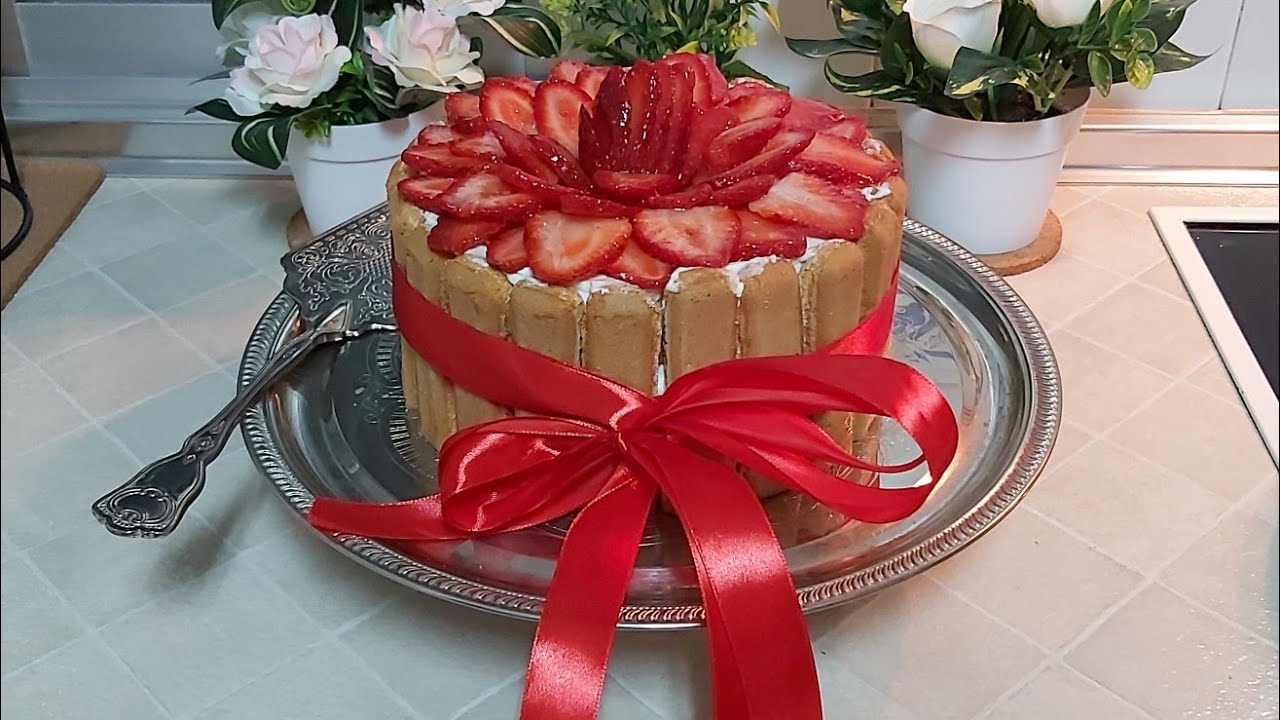 #charlotte#aux#fraises# شارلوت بالفراولة أكثر من رائعة بدون فرن مع جميع التفاصيل