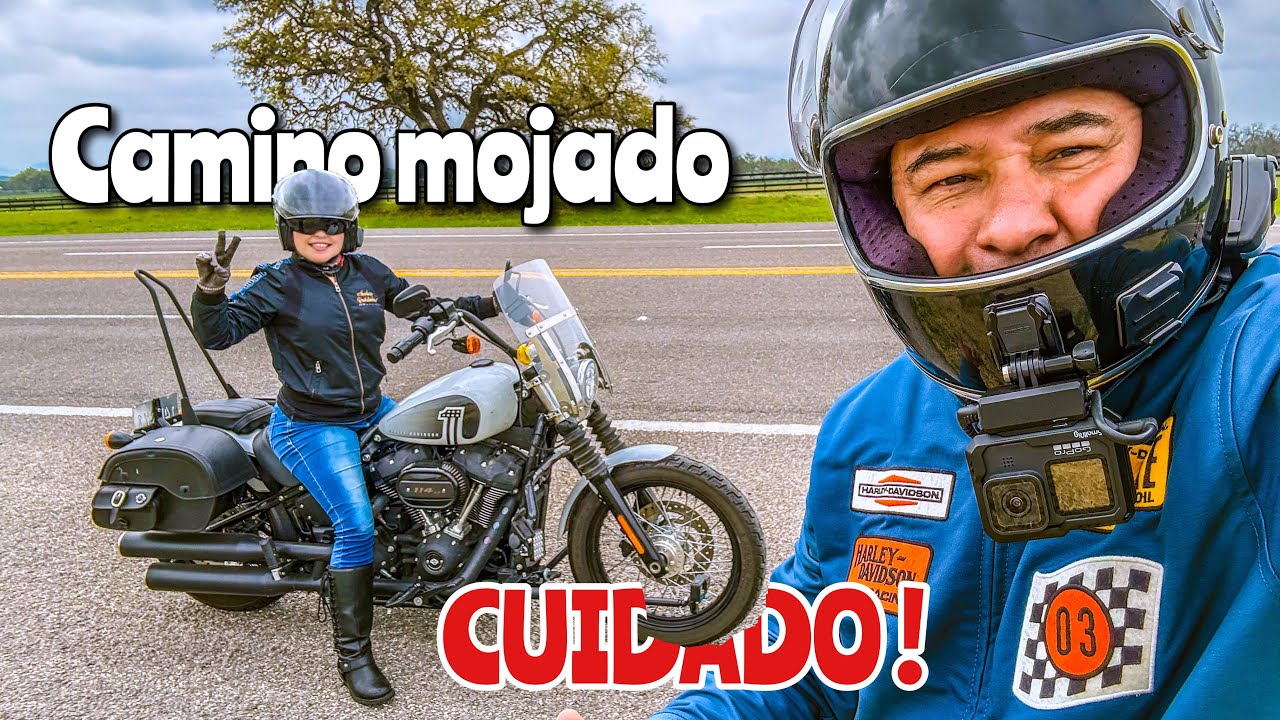 Rodamos en camino mojado. Es peligroso !