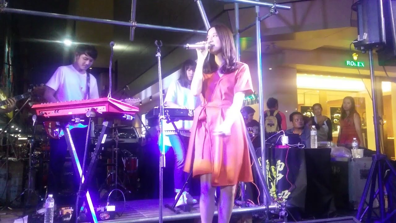 แอบชอบ (Cover Ver.) - Ink Waruntorn live at Street Art Market in Siam Square ชอย 5 (16/01/2018)