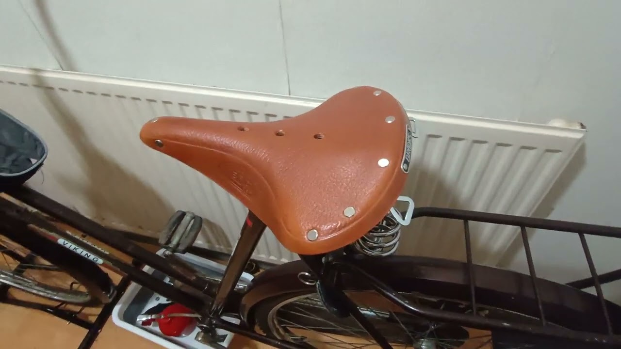 2. Upgrades to the Viking Omafiets. Batavus handlebars, Monte Grappa grips and Brooks B67 saddle.