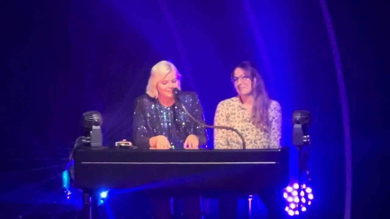 LOUANE chantera au mariage de fan - TU M’AS DIT (24.02.2024 Amiens)