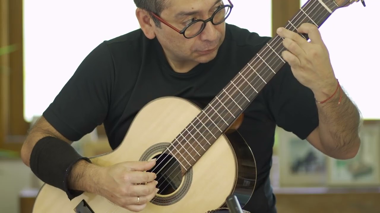 Renato Serrano, plays Allemande (Sonata 36, Dresden ms.). Réplica Santos Hernández.