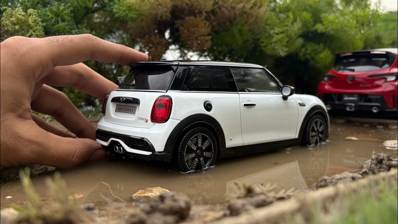Rozpakowywanie Mini Coopera S w skali 1/18 | Modele samochod&oacute;w odlewanych